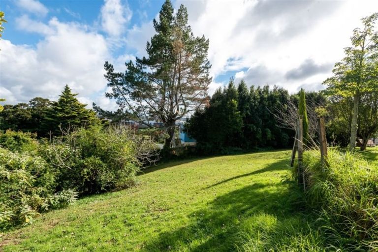 Photo of property in 35 Sunnyside Road, Sunnyvale, Auckland, 0612