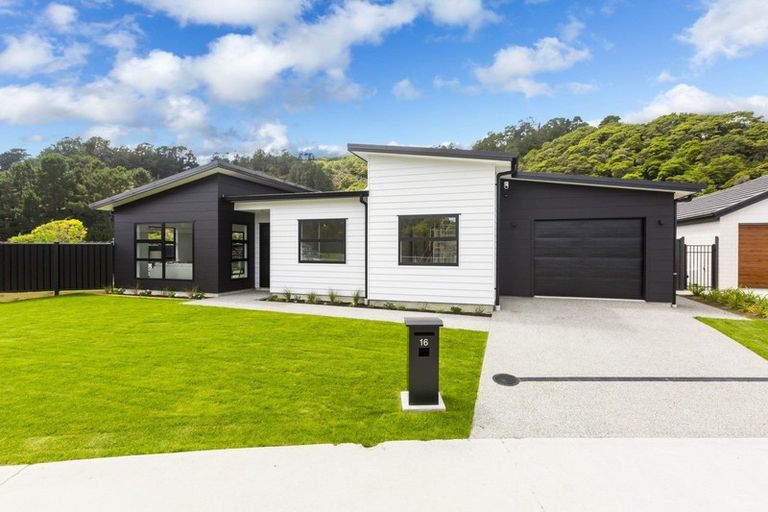 Photo of property in 16 Fenwick Crescent, Wallaceville, Upper Hutt, 5018