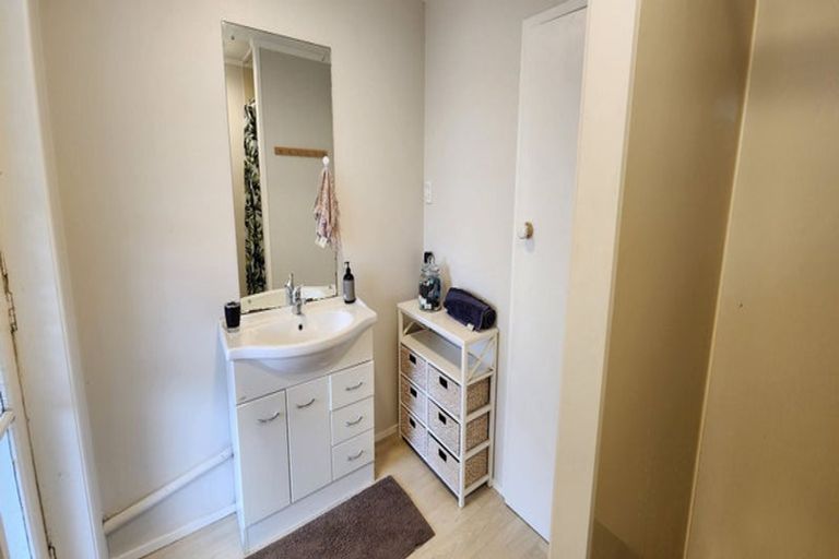 Photo of property in 62a Captain Scott Road, Glen Eden, Auckland, 0602