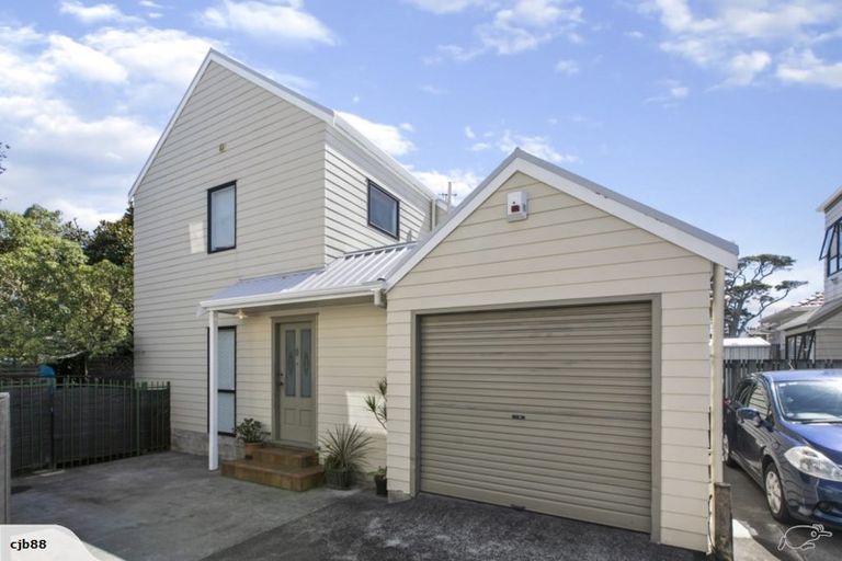 Photo of property in 4/5 Barrack Road, Mount Wellington, Auckland, 1060