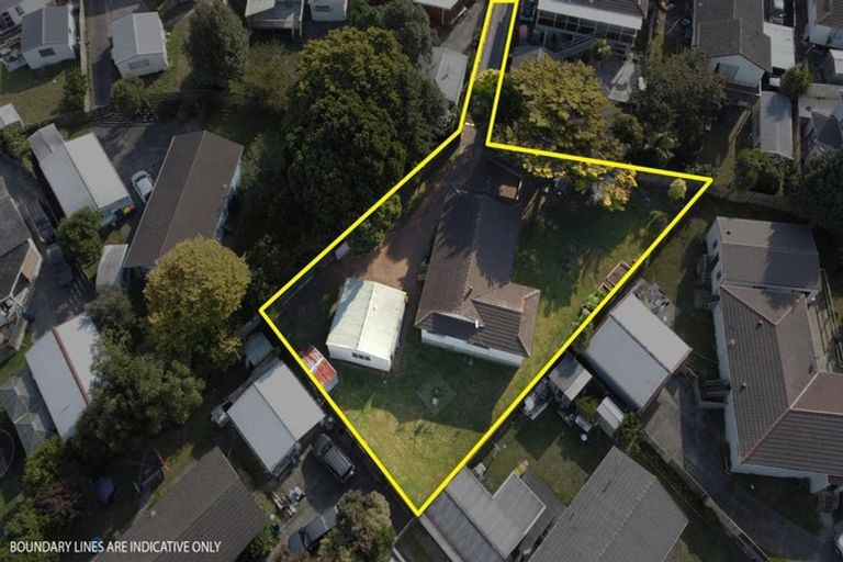 Photo of property in 20 Becker Drive, Weymouth, Auckland, 2103