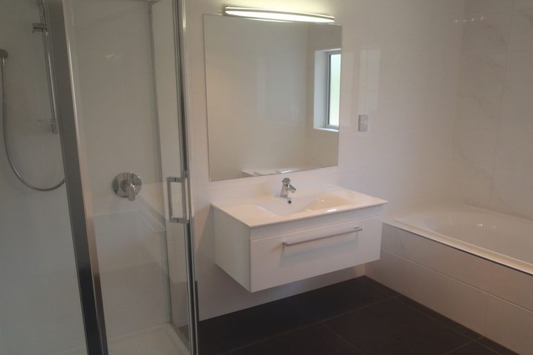 Photo of property in 21 Eastview Crescent, Stanmore Bay, Whangaparaoa, 0932