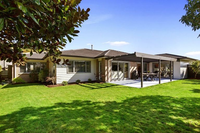 Photo of property in 175 Woodman Drive, Tawa, Wellington, 5028