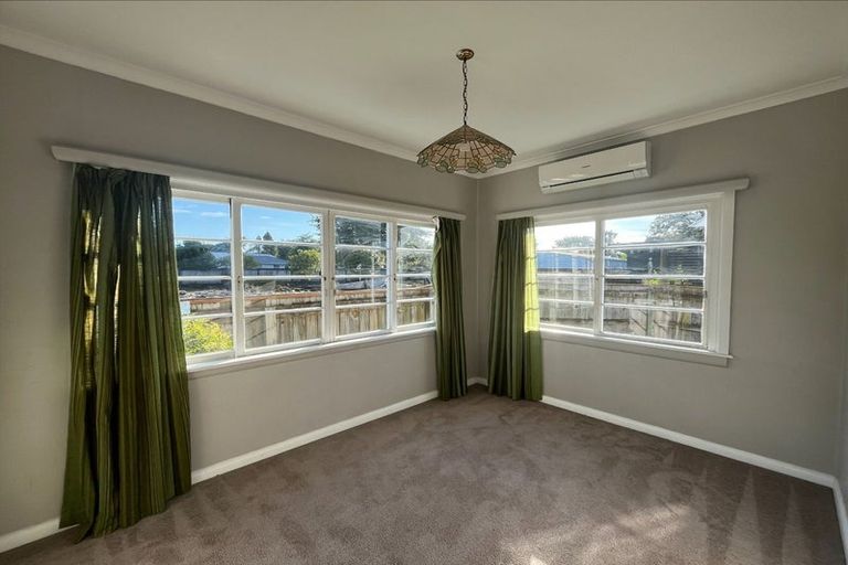 Photo of property in 98/98a Weraroa Road, Levin, 5510