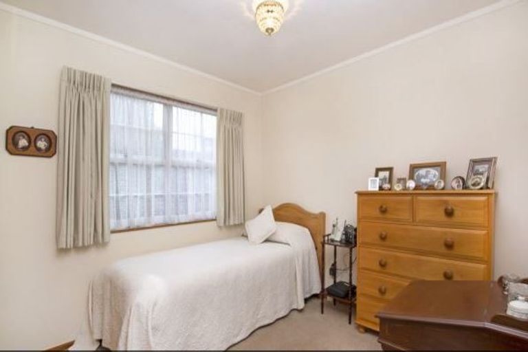 Photo of property in 2/3 Benygloe Place, Highland Park, Auckland, 2010