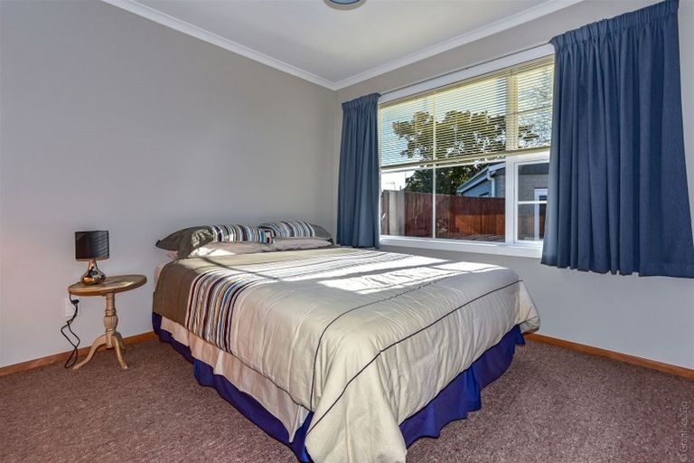 Photo of property in 6 Monteath Place, Redwood, Christchurch, 8051