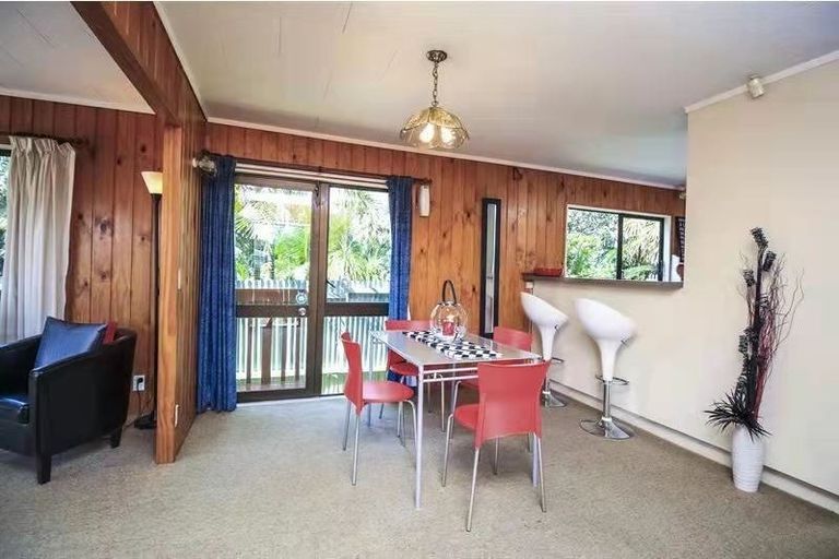 Photo of property in 1/20 Yeovil Road, Te Atatu Peninsula, Auckland, 0610