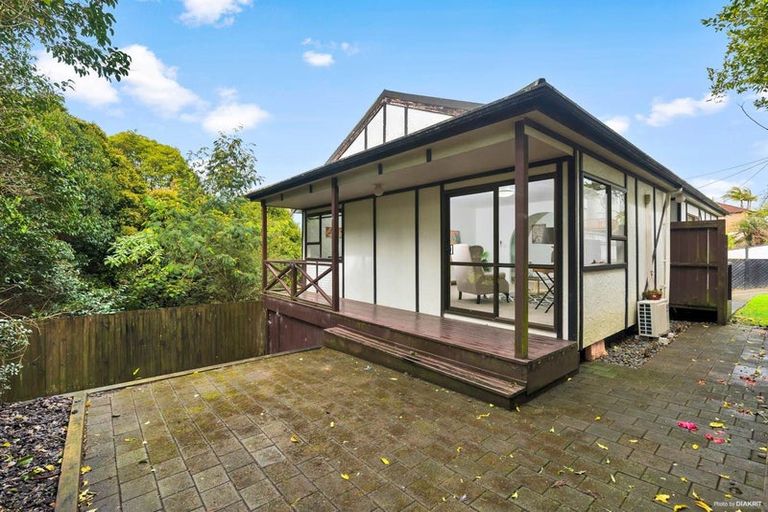 Photo of property in 3/39 Sunnynook Road, Forrest Hill, Auckland, 0620