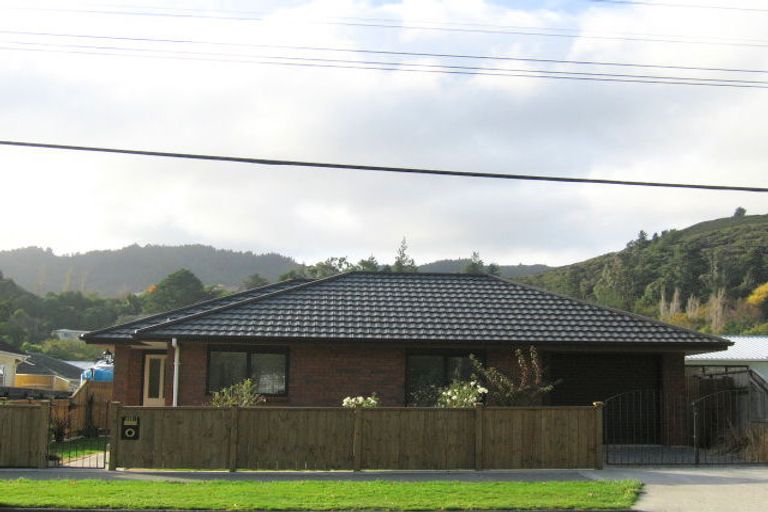 Photo of property in 2/225 Stokes Valley Road, Stokes Valley, Lower Hutt, 5019