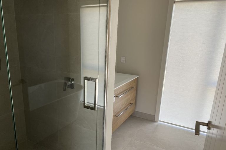 Photo of property in 2 Grove Lane, Omokoroa, 3114