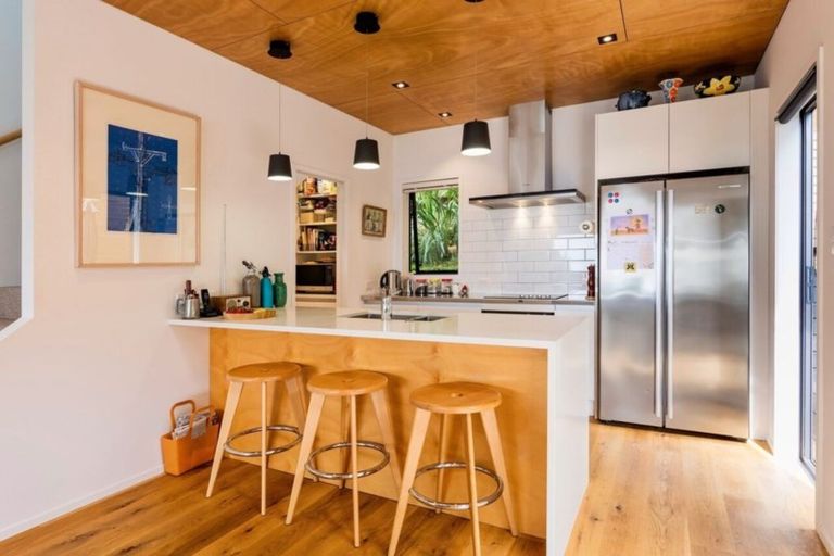 Photo of property in 64 Otitori Bay Road, Titirangi, Auckland, 0604