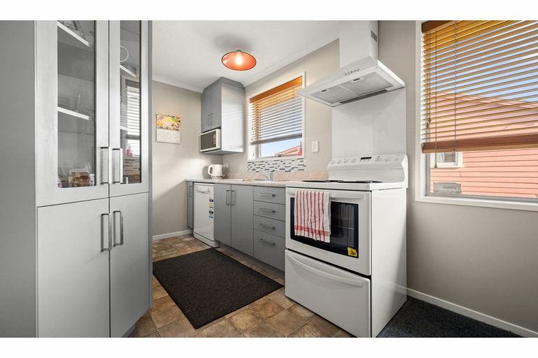 Photo of property in 2/110 Barbour Street, Waltham, Christchurch, 8011