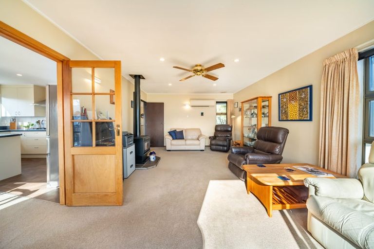 Photo of property in 4 Raynham Way, Silverstream, Upper Hutt, 5019