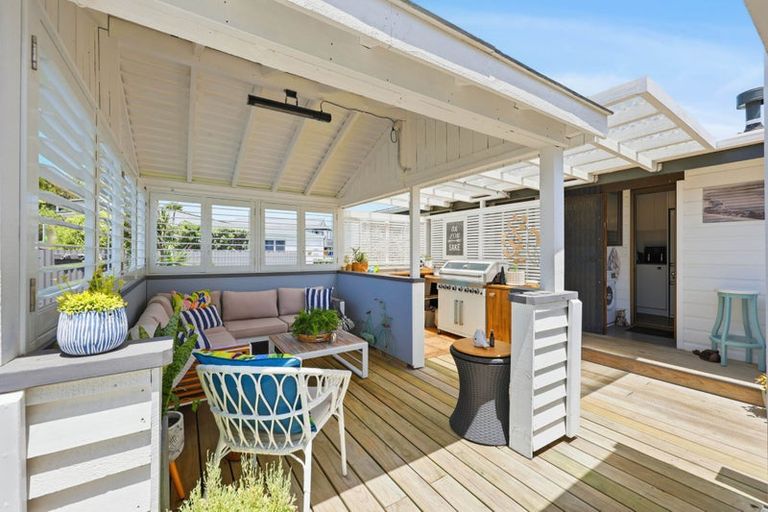 Photo of property in 6 Vela Place, Clarks Beach, 2122