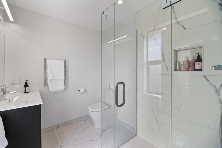 Photo of property in 5 Mackillop Way, Brooklands, New Plymouth, 4310