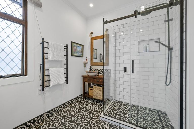 Photo of property in 33 Fitzroy Road, Fitzroy, New Plymouth, 4312