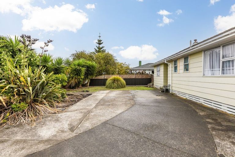 Photo of property in 25 Curling Crescent, Onekawa, Napier, 4110