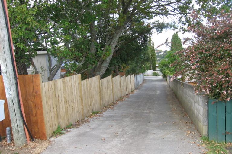 Photo of property in 2/276a Wairau Road, Glenfield, Auckland, 0627