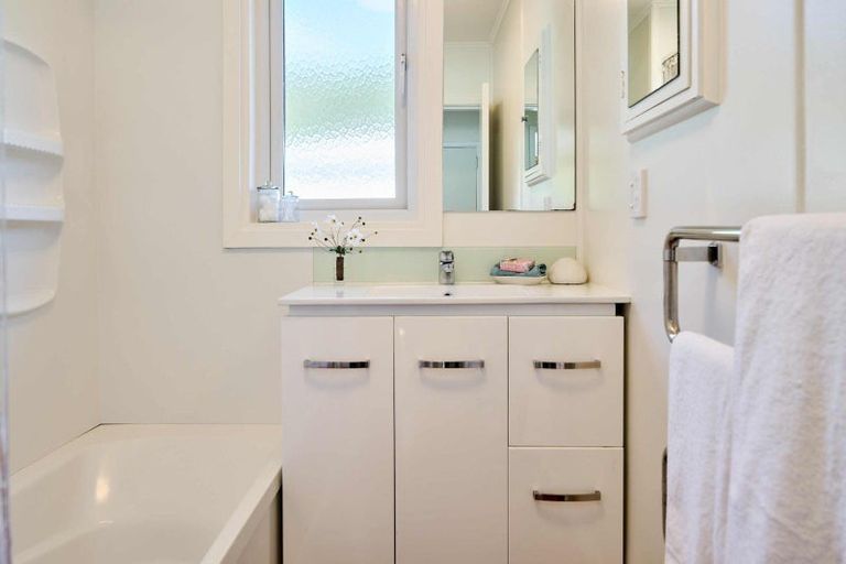 Photo of property in 39a Pukatea Street, Eastbourne, Lower Hutt, 5013