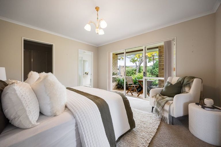 Photo of property in 2 Jubaea Place, Henderson, Auckland, 0610