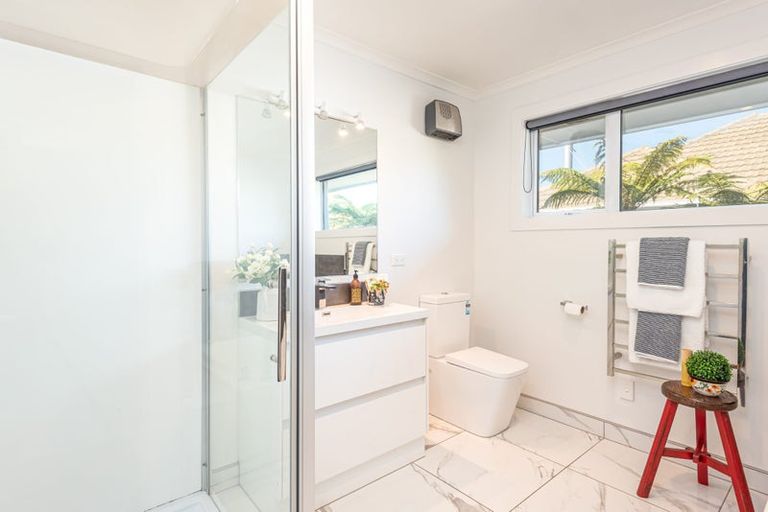 Photo of property in 1/2 Sarabande Avenue, Redwood, Christchurch, 8051