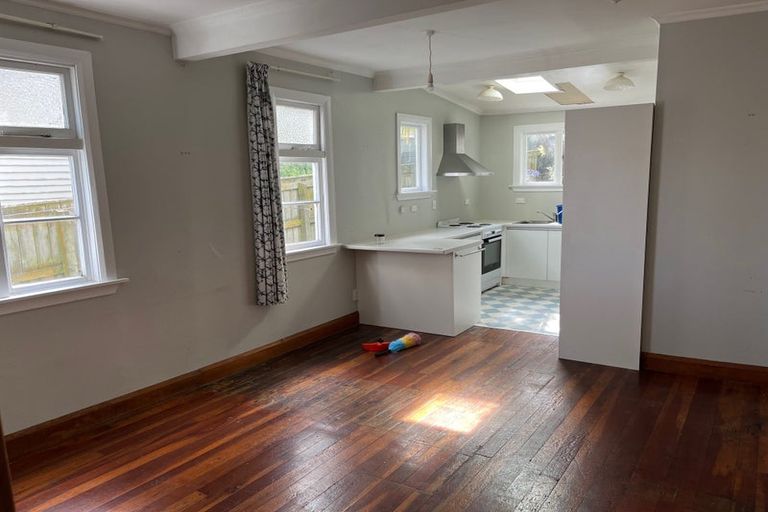 Photo of property in 56 Queens Drive, Lyall Bay, Wellington, 6022