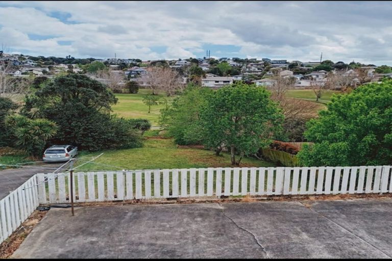 Photo of property in 64 Trias Road, Totara Vale, Auckland, 0629