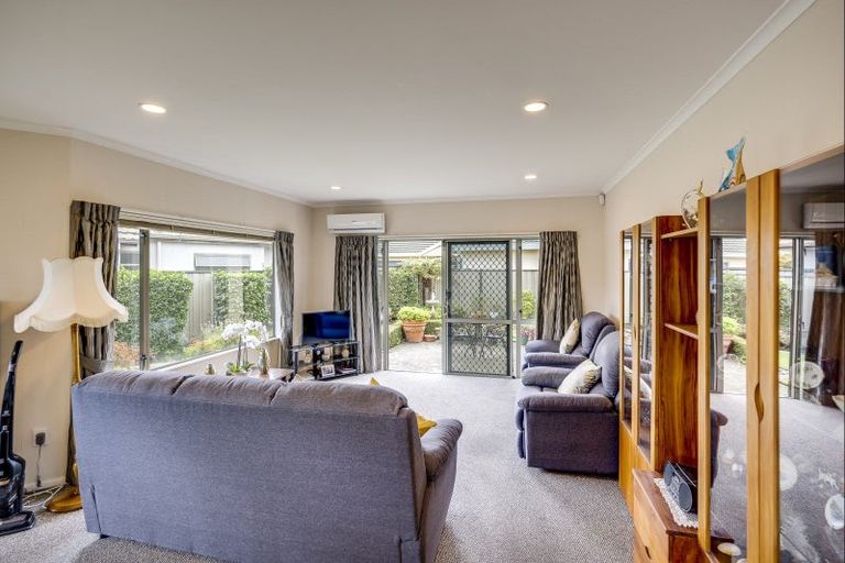 Photo of property in 14 Claridge Place, Taradale, Napier, 4112