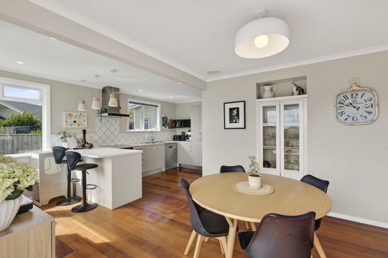 Photo of property in 10 Holford Street, Westown, New Plymouth, 4310