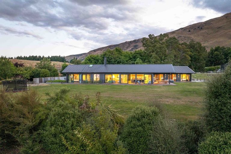 Photo of property in 58 Oak Lane, Wanaka, 9305