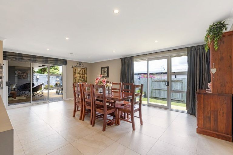 Photo of property in 11 Monaco Grove, Fitzherbert, Palmerston North, 4410