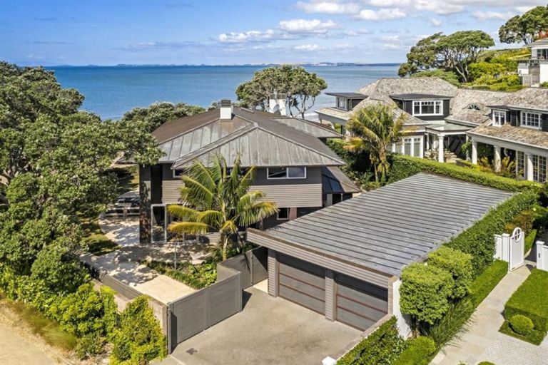 Photo of property in 25 Huntly Road, Campbells Bay, Auckland, 0630