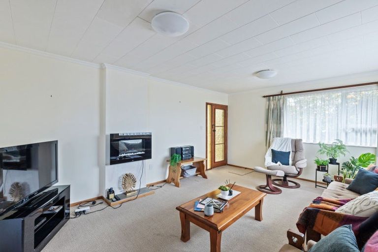 Photo of property in 10 Leon Place, Waitara, 4320