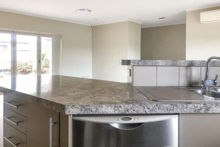 Photo of property in 2 Somerton Drive, Huntington, Hamilton, 3210