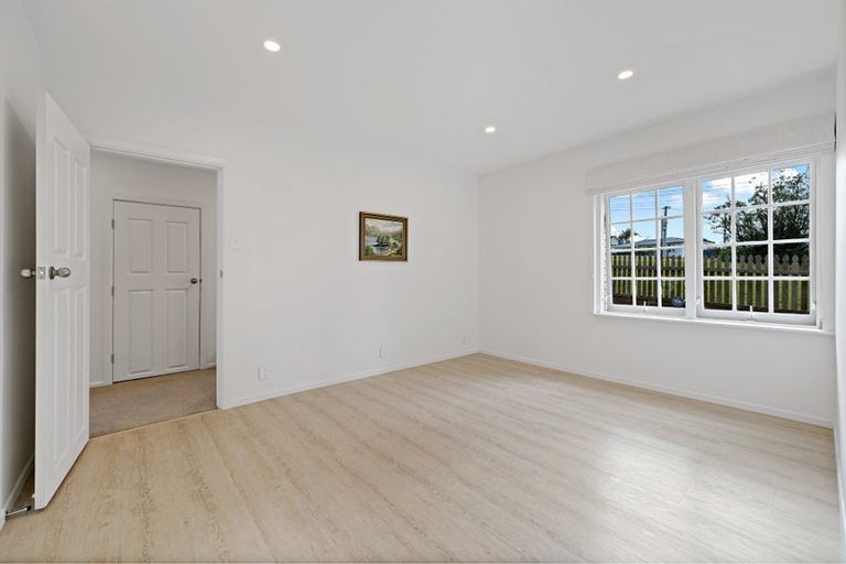 Photo of property in 1/25 James Evans Drive, Northcote, Auckland, 0627
