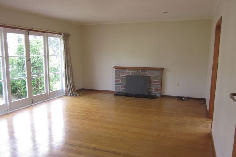 Photo of property in 13 Woodall Place, Totara Vale, Auckland, 0627