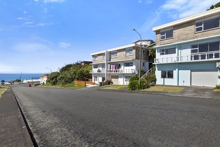 Photo of property in 27a Port View Crescent, Moturoa, New Plymouth, 4310