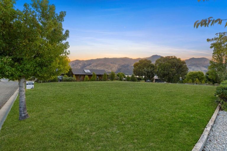 Photo of property in 22 Greenbelt Place, Wanaka, 9305