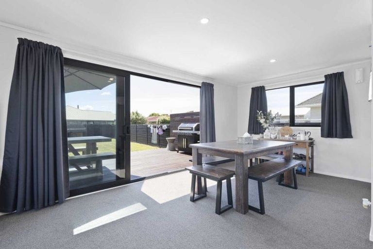 Photo of property in 7 Colonial Place, Kelvin Grove, Palmerston North, 4414