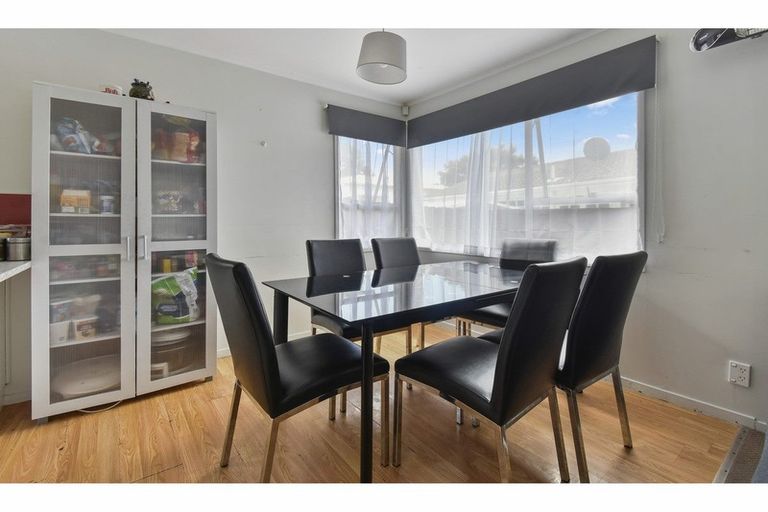 Photo of property in 3 Smedley Street, Manurewa, Auckland, 2102