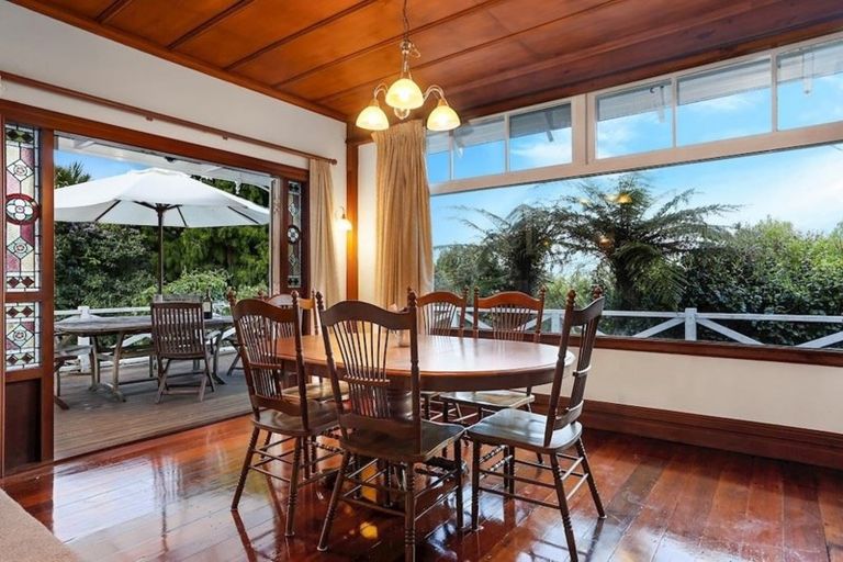 Photo of property in 552 Scenic Drive, Waiatarua, Auckland, 0612