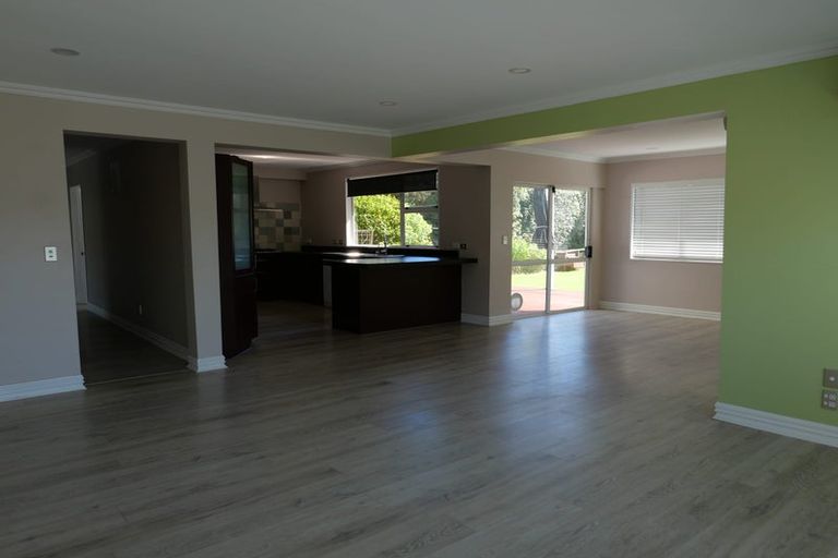 Photo of property in 10 Karu Crescent, Waikanae, 5036