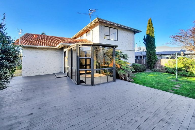 Photo of property in 405 Avonhead Road, Avonhead, Christchurch, 8042