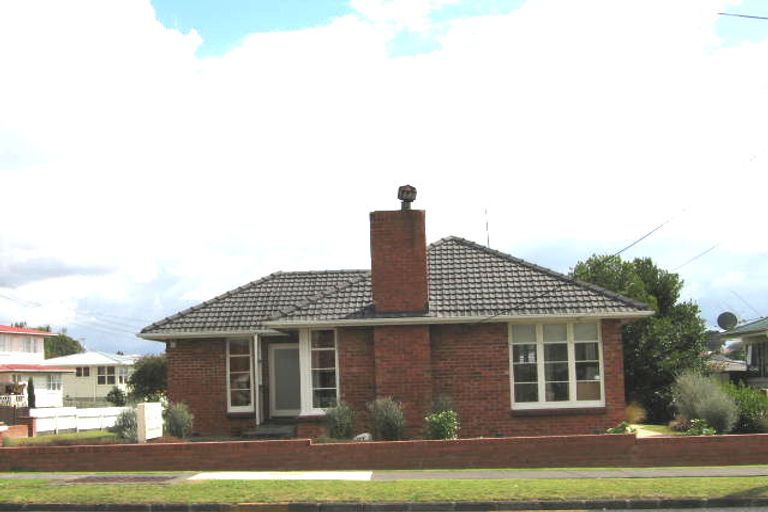 Photo of property in 75 Titirangi Road, New Lynn, Auckland, 0600