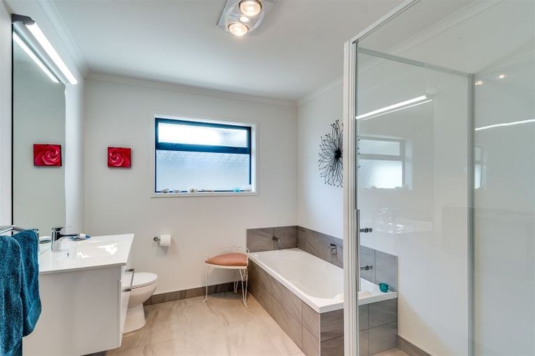 Photo of property in 5 Kaituna Place, Te Awa, Napier, 4110