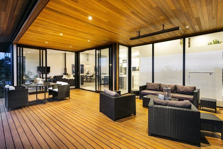 Photo of property in 182 Scenic Drive, Titirangi, Auckland, 0604