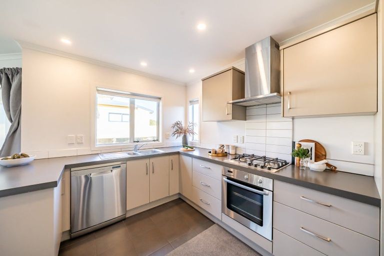 Photo of property in 42a Landsdowne Terrace, Karori, Wellington, 6012