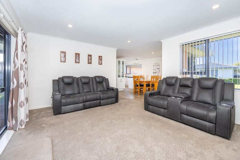 Photo of property in 23 Waiwherowhero Drive, St Andrews, Hamilton, 3200