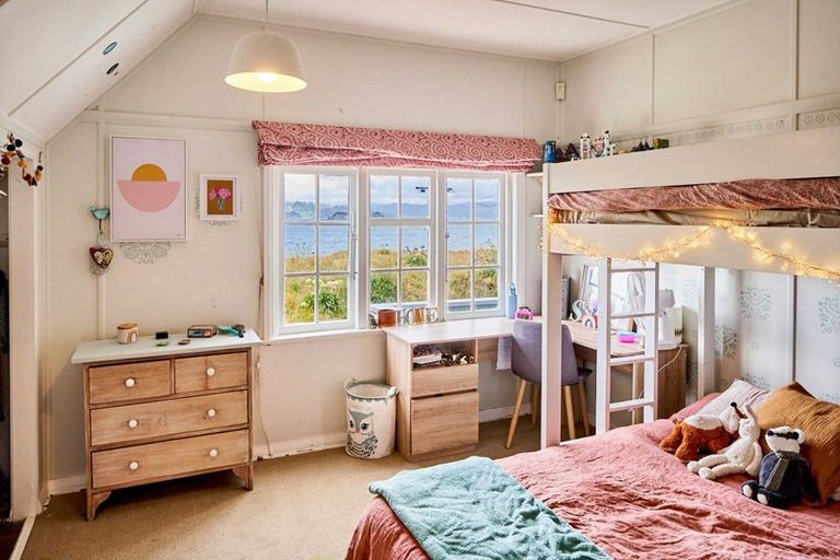 Photo of property in 14 Maire Street, Eastbourne, Lower Hutt, 5013