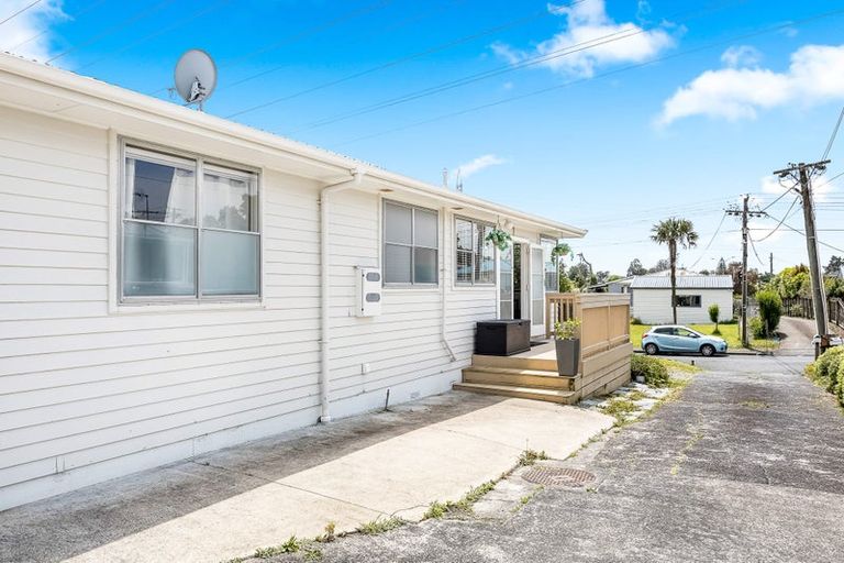 Photo of property in 1/12 Marewa Street, Te Atatu South, Auckland, 0610